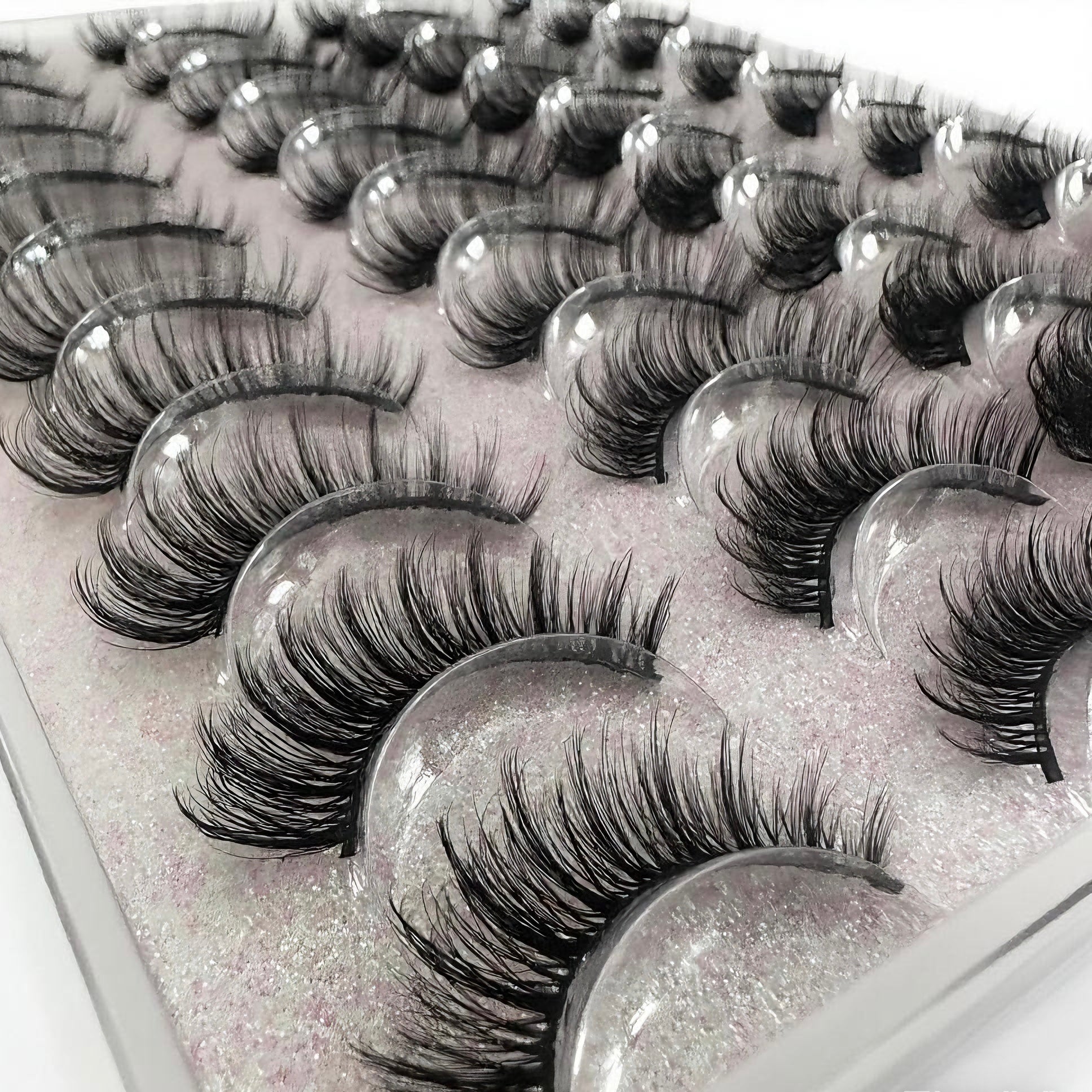 [20-Pair Large-Capacity Pack] Natural & Long False Eyelashes, Thick & Curled, Long-Lasting & Comfortable, Essential for Daily Wear, Dates & Weddings, Made of Simulated Fiber Material